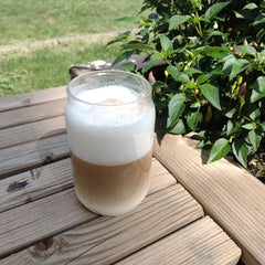 Trinkglas mit Bambusdeckel und Glasstrohhalm Eiskaffee Smoothie