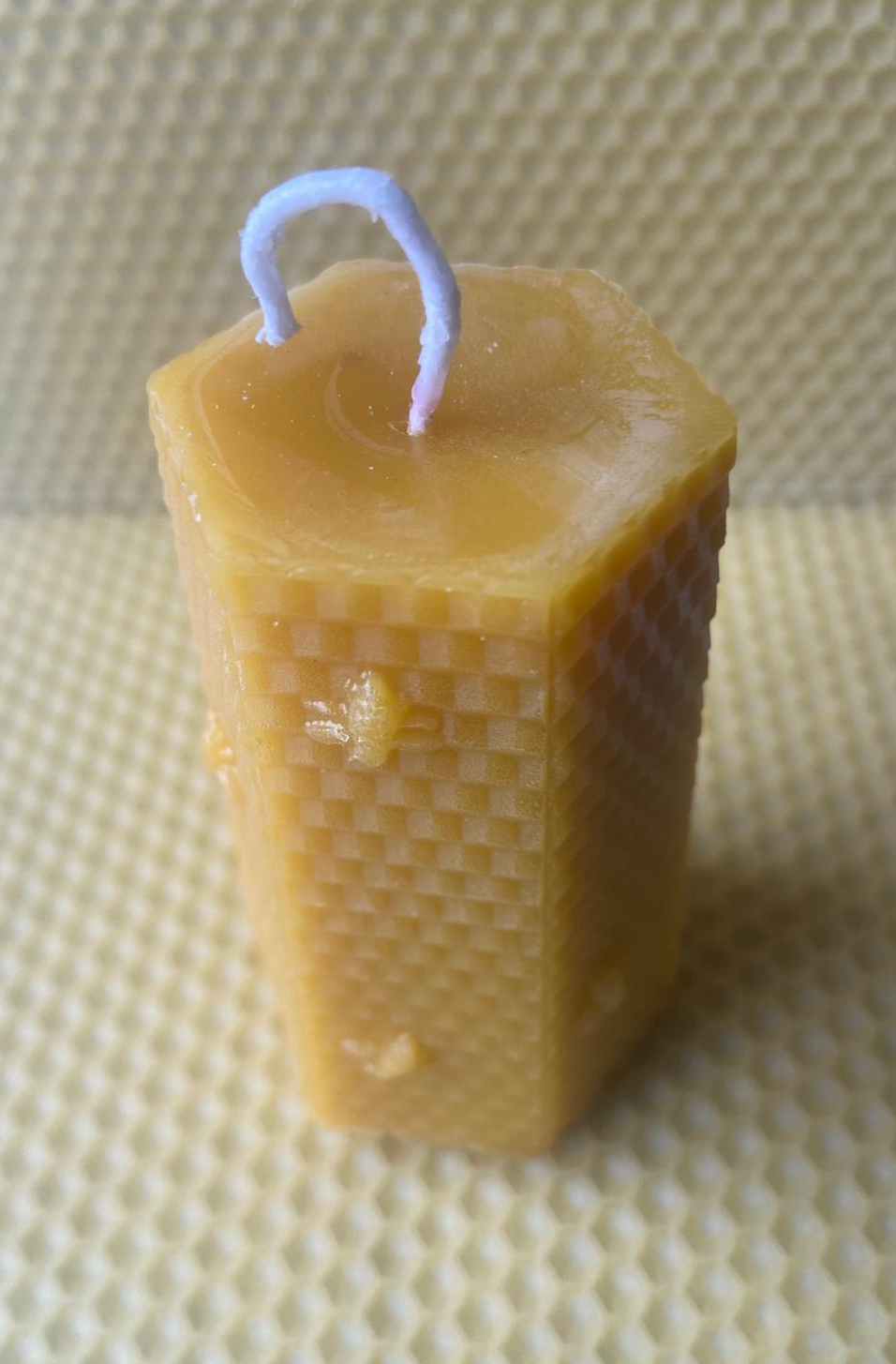 Bienenwabenkerze